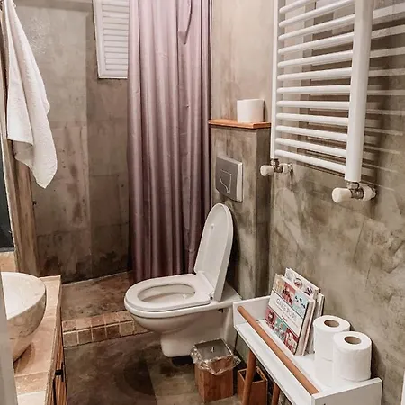 In Cihangir, Comfortable, Central With Garden *