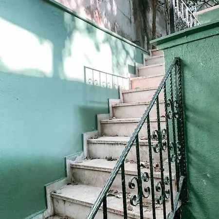 Apartament In Cihangir, Comfortable, Central With Garden
