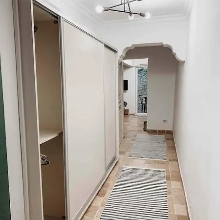 Apartament In Cihangir, Comfortable, Central With Garden Stambuł